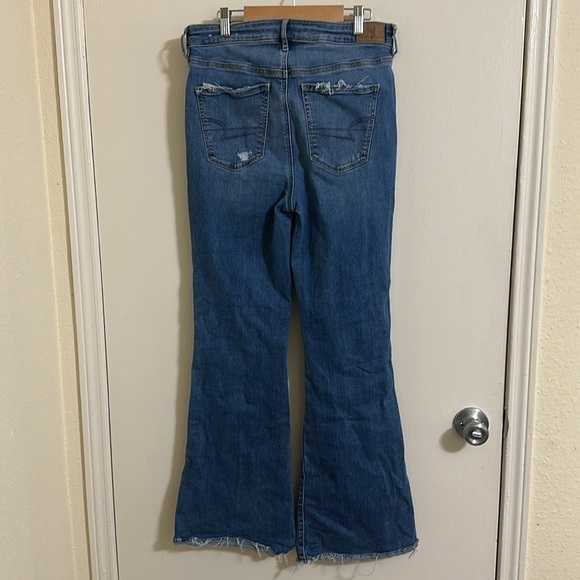 EUC American Eagle Ripped High Rise Super Flare Jeans 8 Regular - Picture 5 of 5